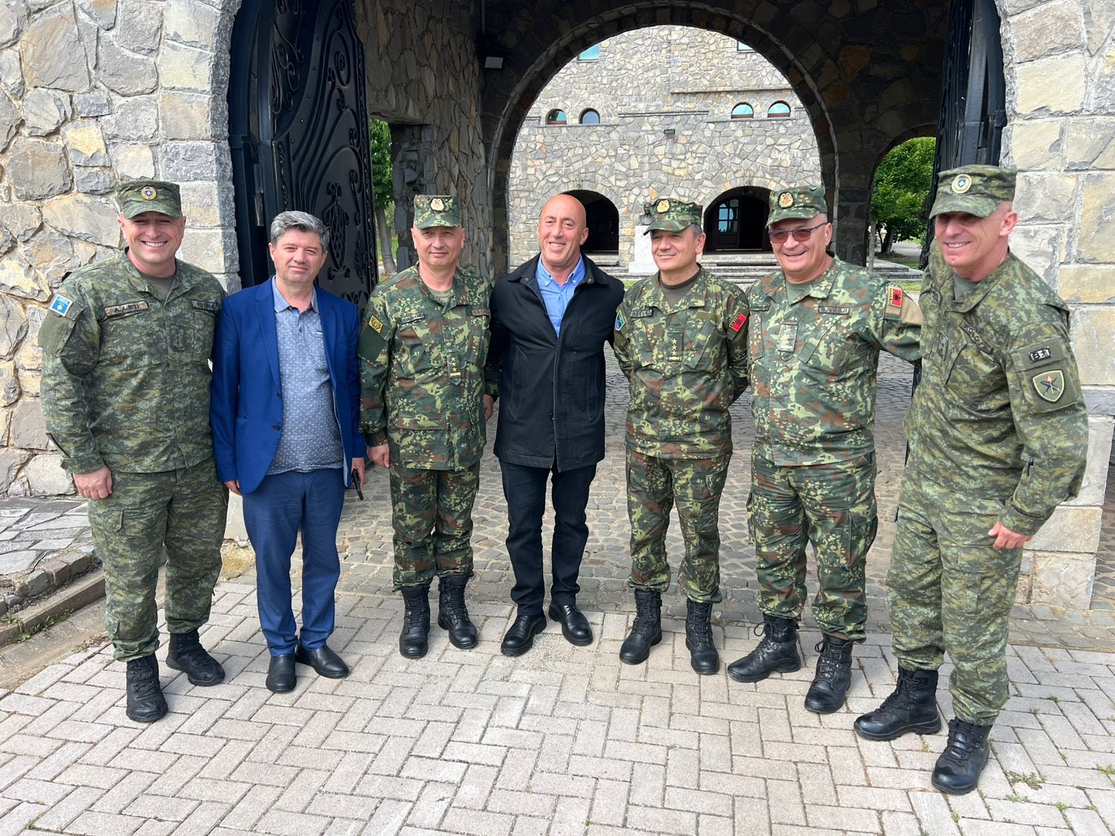 Haradinaj pret në Gllogjan delegacionin nga Ushtria e Shqipërisë: Kosova në NATO, synim dhe garancë për stabilitet