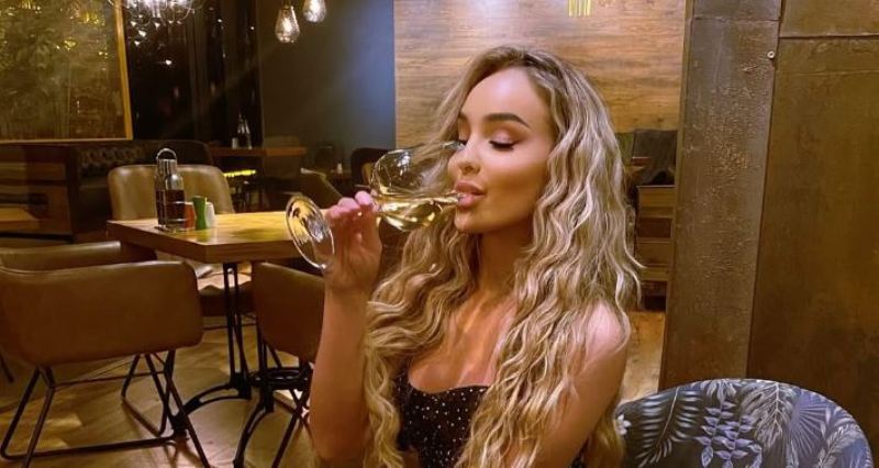 "E don belin tem", Adelina Berisha sensuale në paraqitjen e fundit