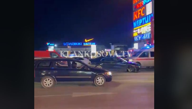 Aksident në Fushë Kosovë, s’dihet për të lënduar (VIDEO)