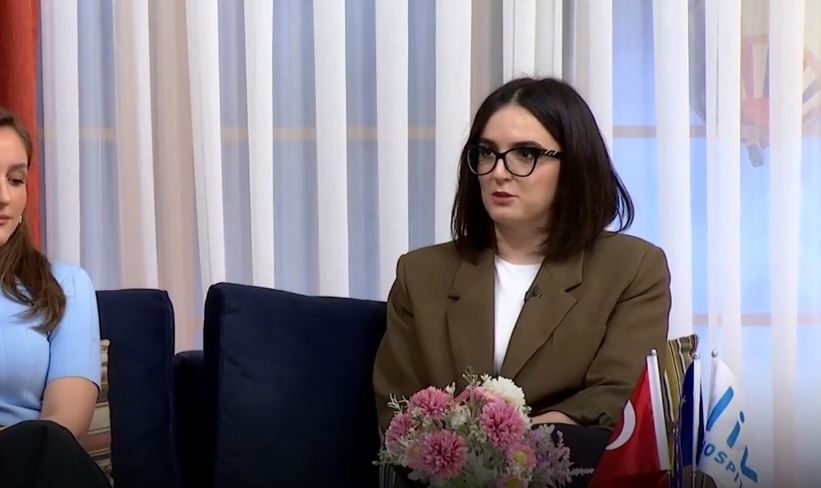 Psikologia Avdiu: Të folurit jo rrjedhshëm ndikon në gjendjen tonë emocionale (VIDEO)
