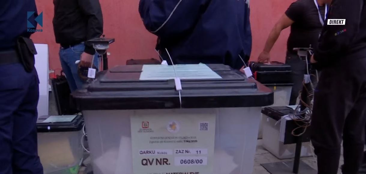 Nis dorëzimi i kutive të votimit nga Qarku i Kukësit