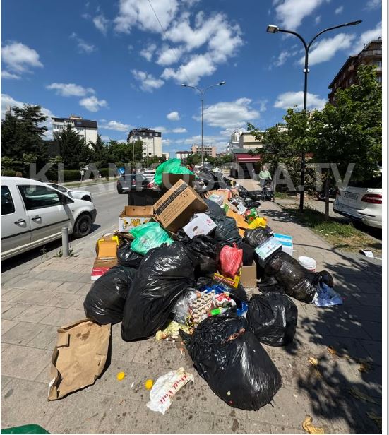 Deponi e madhe e bërllokut edhe në lagjet Pejton e Aktash