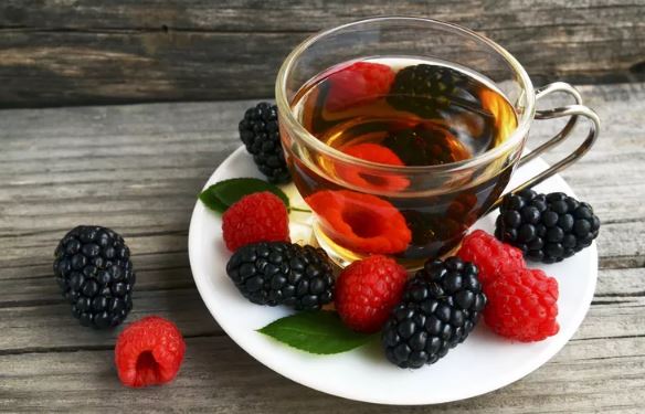 Studimi zbulon se çaji, manaferrat dhe ushqimet e pasura me flavonoide luajnë rol në ‘mosplakje’