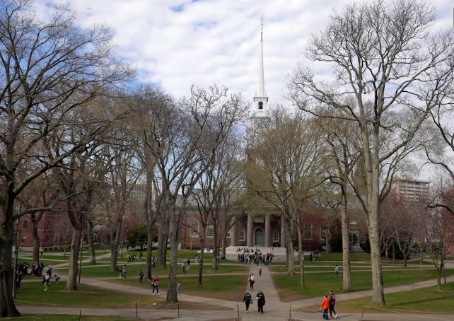 Administrata e Trumpit i heq Harvardit të drejtën për të pranuar studentë ndërkombëtarë
