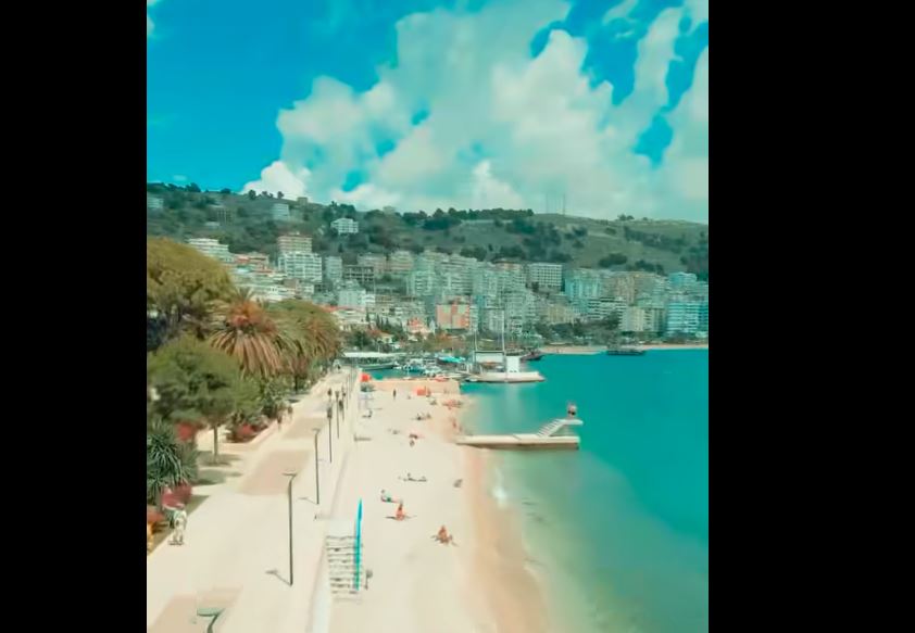 Rama nis mëngjesin duke ndarë pamje mahnitëse nga Saranda