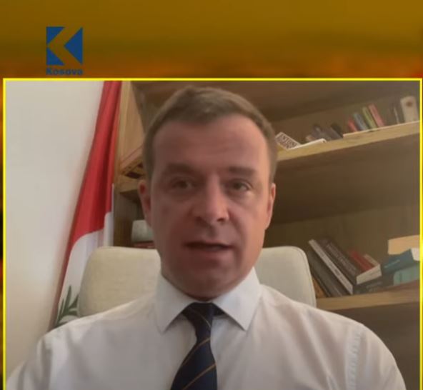 Avokati Stojkoviq: Vuçiq gënjeu se është i sëmurë për shkak të Amerikës (VIDEO)