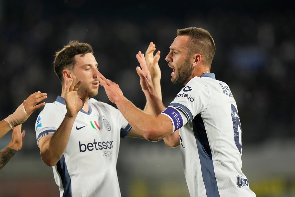 Interi momentalisht kampion, po avancon ndaj Comos - Napoli po barazon me Cagliarin