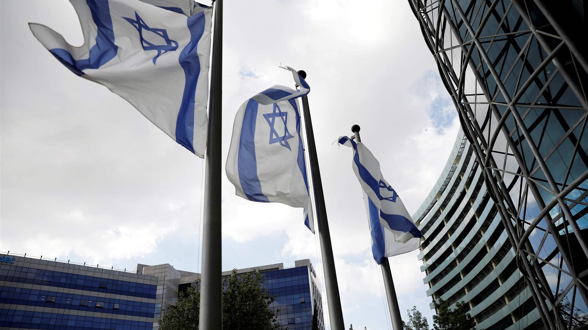 Izraeli ul flamujt në shenjë zie pas vrasjes së dy diplomatëve në SHBA