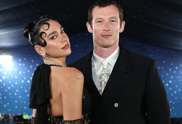 Çifti më i ëmbël i mbrëmjes: Dua Lipa dhe Callum Turner në Met Gala