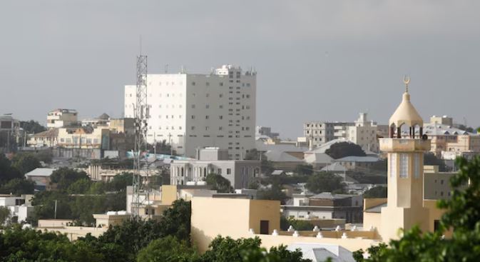Kamikazi në Mogadishu vret të paktën 10 persona gjatë rekrutimit të ushtrisë
