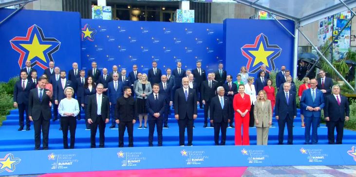Foto familjare e liderëve pjesëmarrës në Samitin e Komunitetit Politik Evropian në Tiranë