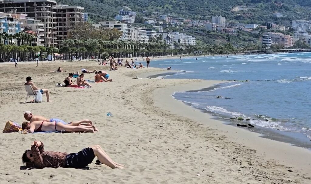 Vlora mbetet destinacion i preferuar për turistët