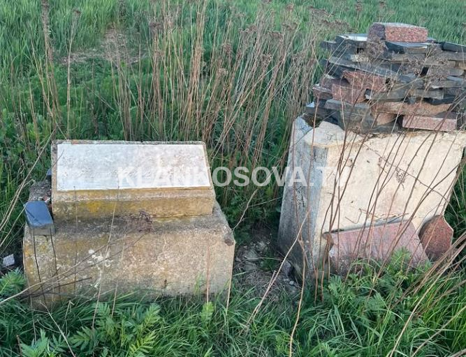 Lihet pas dore pllaka përkujtimore e dëshmorit Ali Ajeti në Podujevë