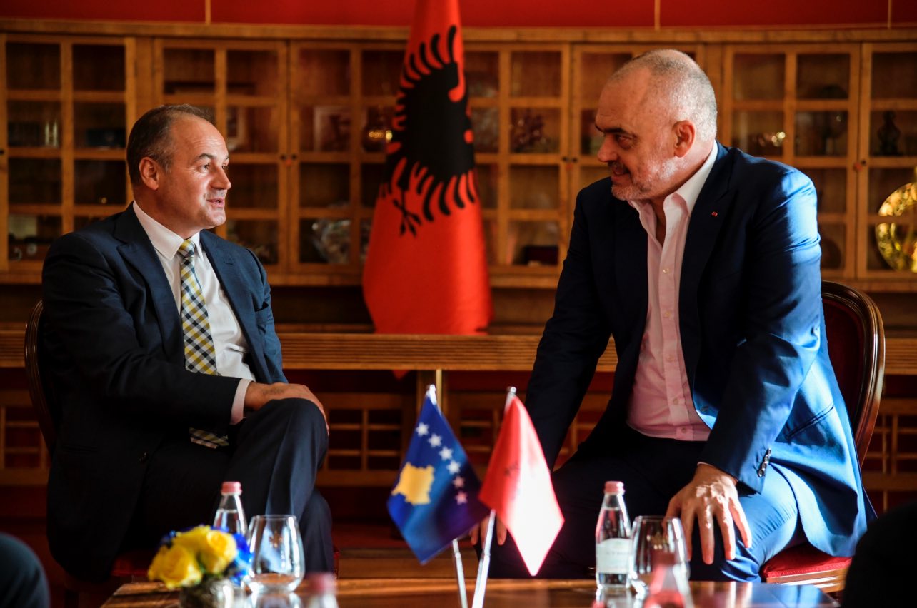 Hoxhaj uron Ramën: Moment krenarie për të gjithë shqiptarët