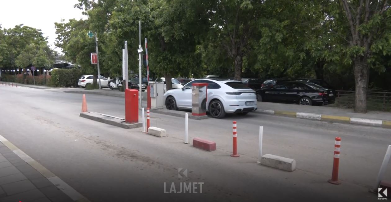 “Ndëshkimi” i pacientëve: QKUK fiton 84 mijë euro prej parkingut për katër muaj (VIDEO)