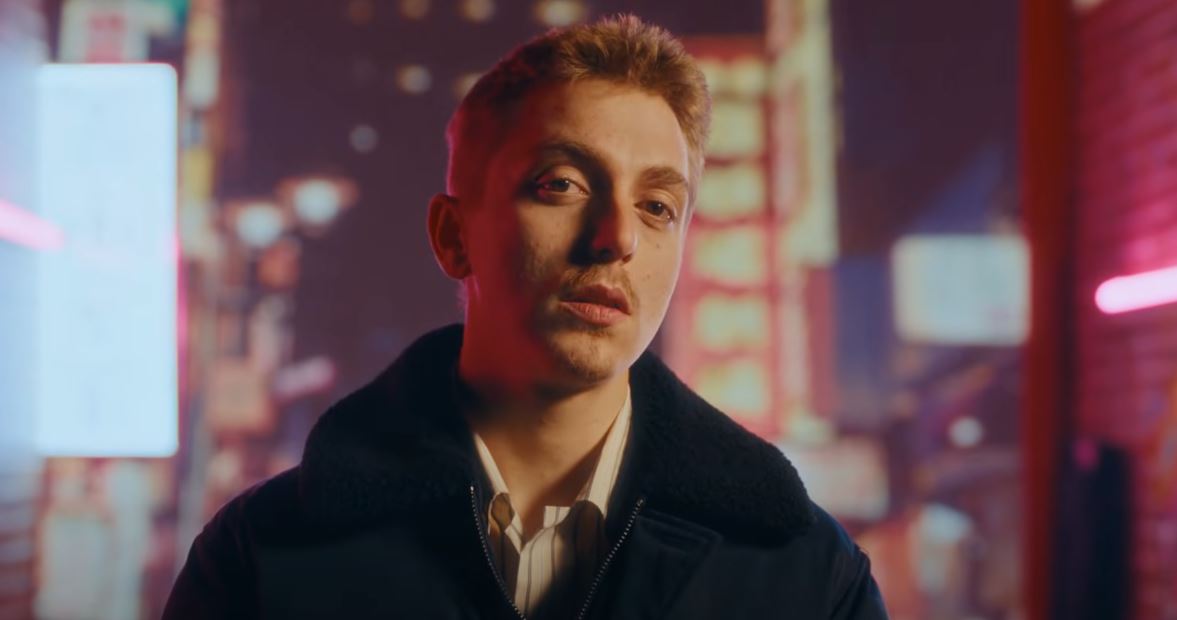 Mak Zogaj publikon këngën “Izabella” (VIDEO)