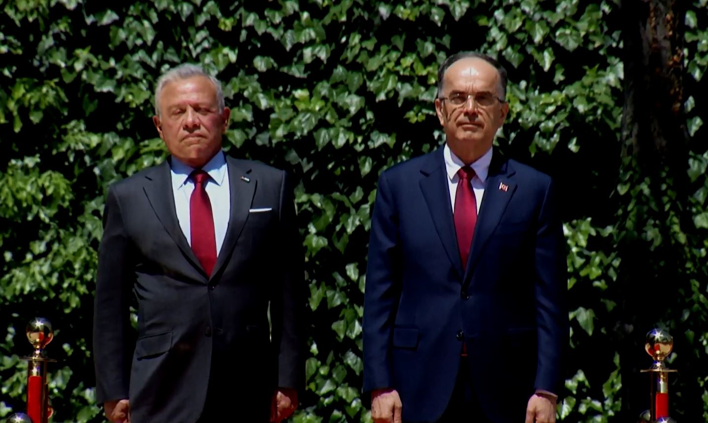 Mbreti Abdullah II i Jordanisë shkon në Shqipëri, pritet nga Begaj (VIDEO)