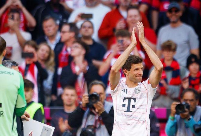 Muller përshëndetet me tifozët, luan lojën e fundit në "Allianz Arena"