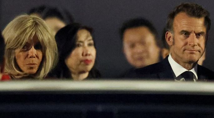 Macron shkon në Hanoi, shënon vizitën e parë në Vietnam të një presidenti francez në gati një dekadë