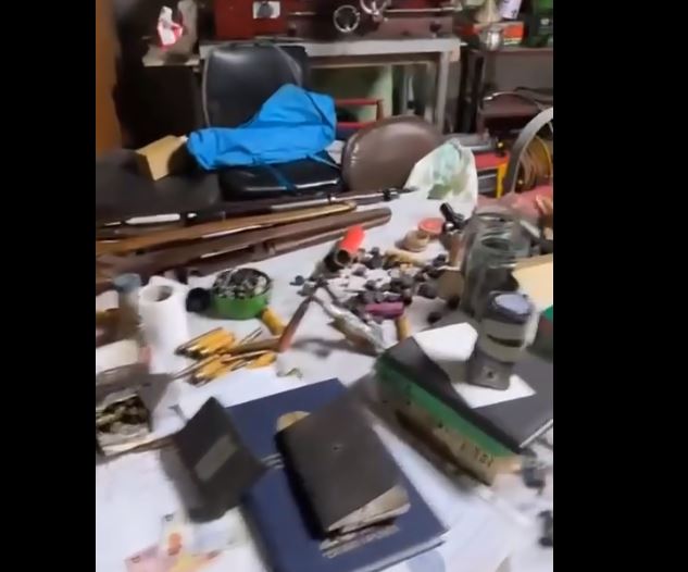 Policia në veri gjen një punëtori ku modifikoheshin armët (VIDEO)