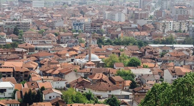 Vazhdon aksioni për lirimin e hapësirave publike në Gjakovë (VIDEO)