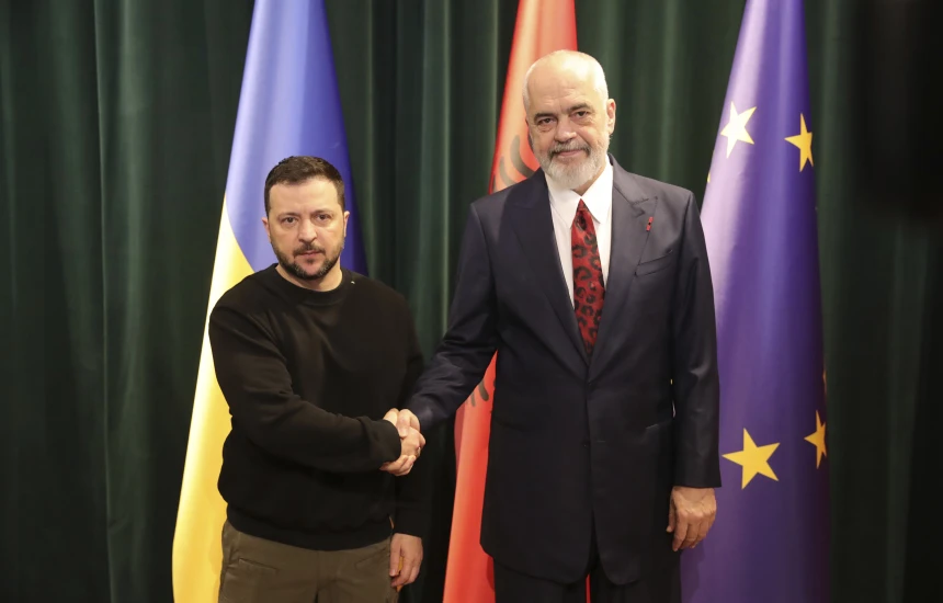 Zelensky flet në telefon me Ramën, e informon për sulmet e fundit ruse me raketa dhe dronë