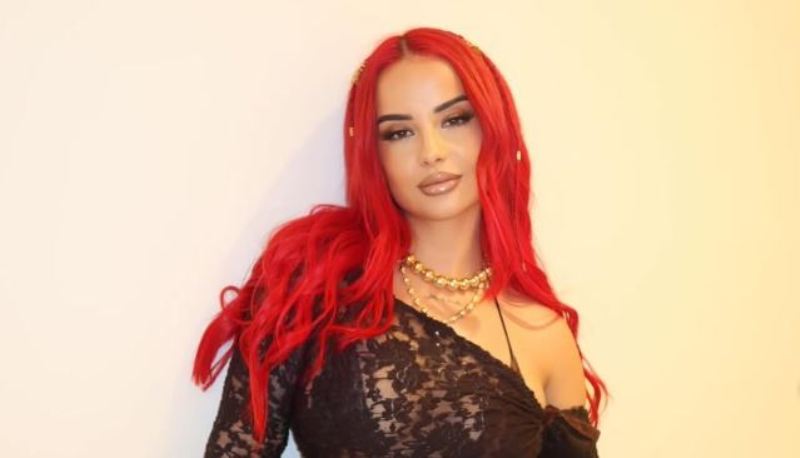 Rina Balaj sensuale në paraqitjen e fundit