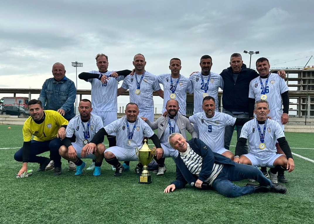 Veteranët e FFK-së e fitojnë turneun “Futbolli na bashkon”, iniciuar nga ambasadori Rohde