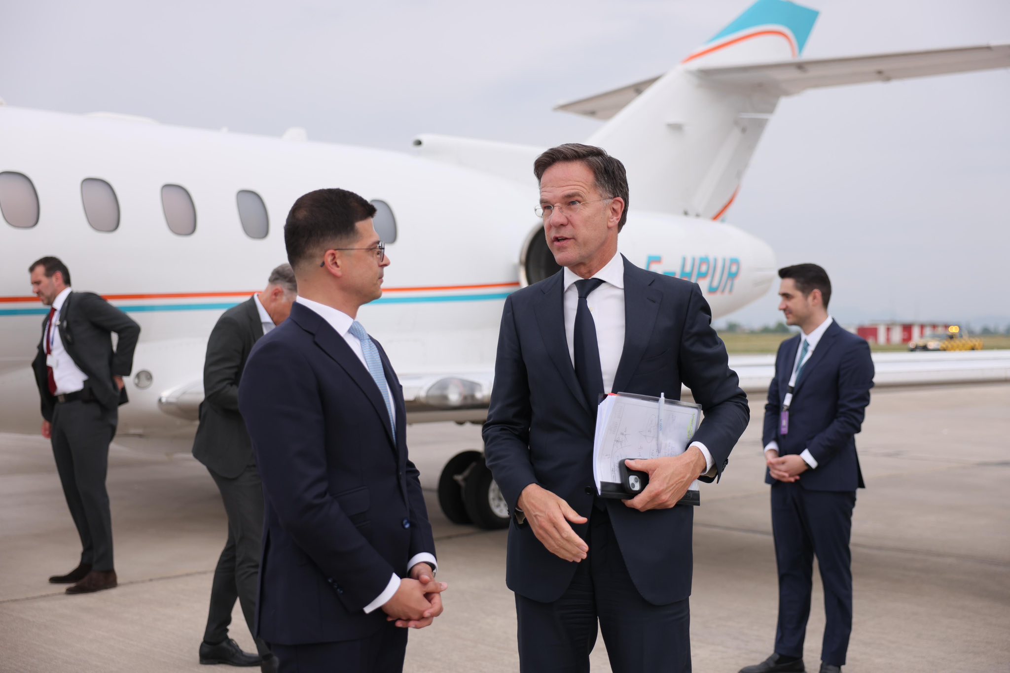 Rutte mbërrin në Tiranë, Vengu: Dëshmi e rolit të shtuar të Shqipërisë në NATO