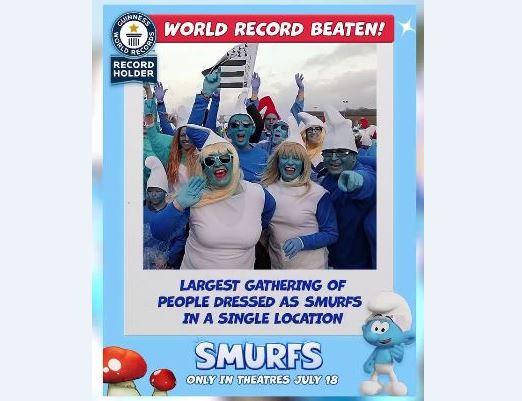 Rekord i ri Guinness në Francë: 3,076 njerëz të veshur si Smurfë (VIDEO)