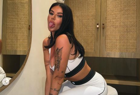 Santiana si "bombë" në fotografitë e fundit