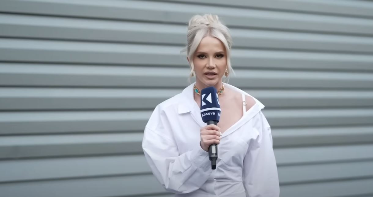 Sara Kolami tashmë ka një "bebush" (VIDEO)