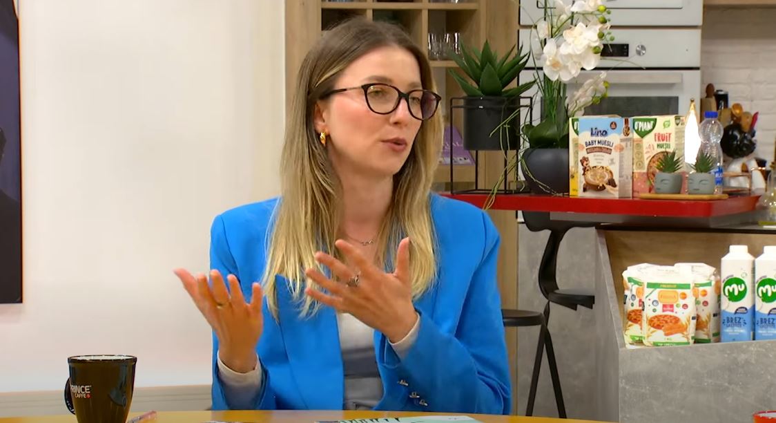 Valentina Uka u dedikon libër fëmijëve (VIDEO)