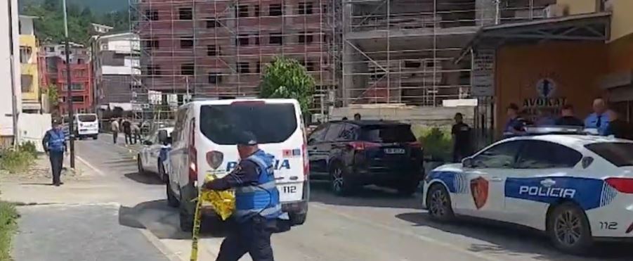 Incidenti i armatosur në Laç, vdes njëri nga pesë të plagosurit