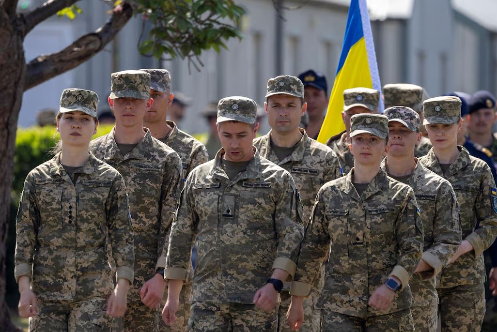 Trupat ukrainase do t'i bashkohen parakalimit të ushtrisë britanike për festimet e Ditës së Fitores në Luftë