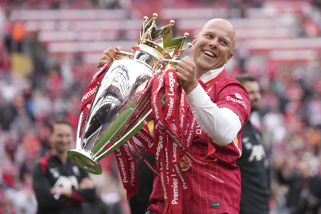 Arne Slot shpallet Trajneri i Vitit në Premier League