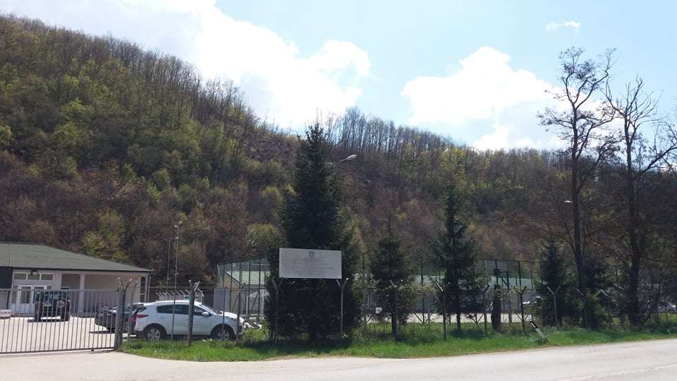 Dy algjerianë arratisen nga Qendra e Azilantëve në Vranidoll