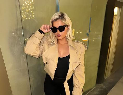"Po ia lë karmës": Bebe Rexha shfaqet e lumtur në Los Angeles (FOTO)