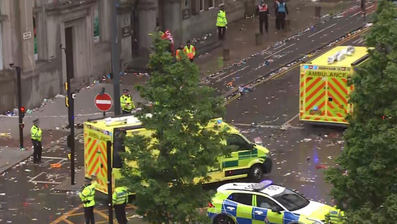 Incident në qendër të Liverpool-it gjatë paradës: Vetura godet këmbësorët