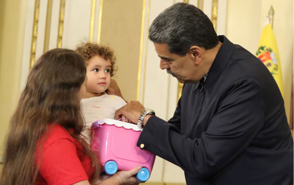 Maduro i Venezuelës falënderon Trumpin për kthimin e një fëmije të lënë në SHBA