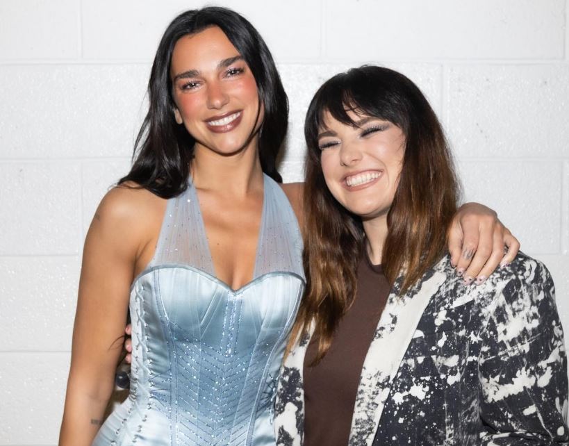 Dua Lipa mahnit fansat në Pragë me një duet të papritur në gjuhën çeke (FOTO+VIDEO)