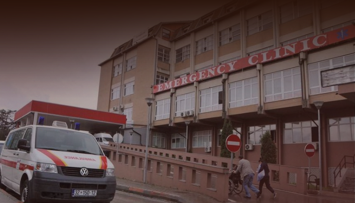 Flasin nga QKUK: Njëri nga të lënduarit nga aksidenti në Prizren në gjendje të rëndë - mjekimin e vazhdon në Intensivë