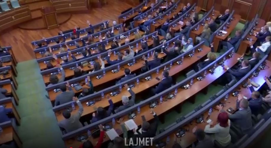 Ngërçi në Kuvend: Sërish del “tym i zi”, nuk kalon Haxhiu (VIDEO)
