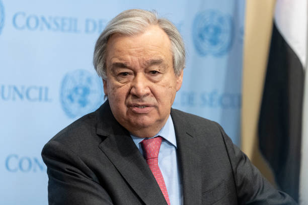 Guterres i bën thirrje Indisë dhe Pakistanit të "shmangin përballje ushtarake"