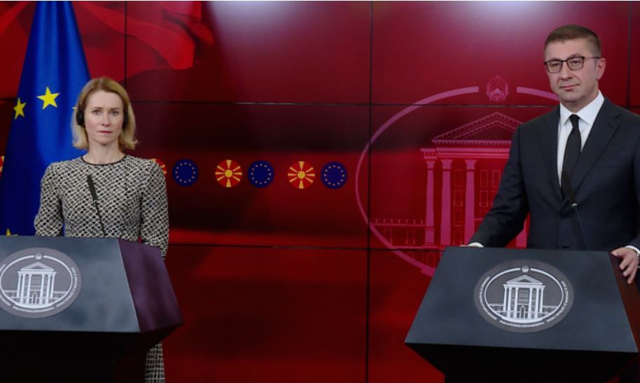 Kallas në Shkup: Rruga deri në anëtarësim nuk është e lehtë