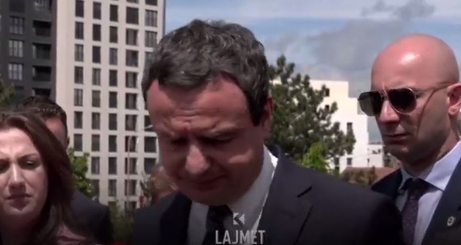 Kurti gjen edhe një derë ikjeje nga gazetarët (VIDEO)