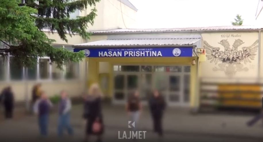 Nxënësi goditet me bërryl, “sëmuret” mësuesja (VIDEO)