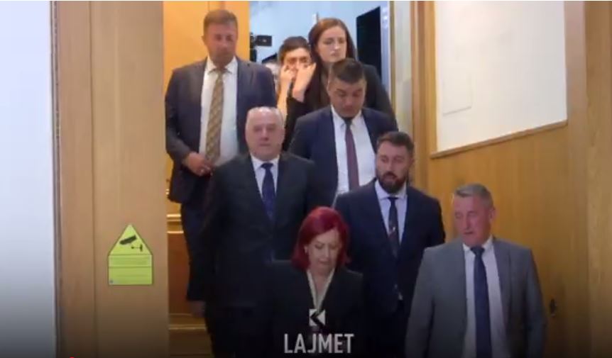 Pakicat në inat me LDK-në, s’i ftoi në qeveri (VIDEO)