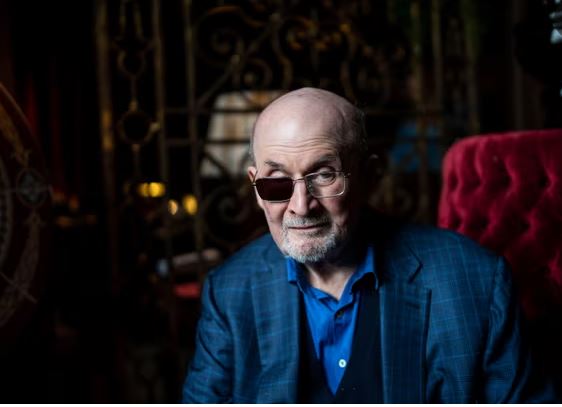 Burri që goditi me thikë shkrimtarin Salman Rushdie dënohet me 25 vjet burgim