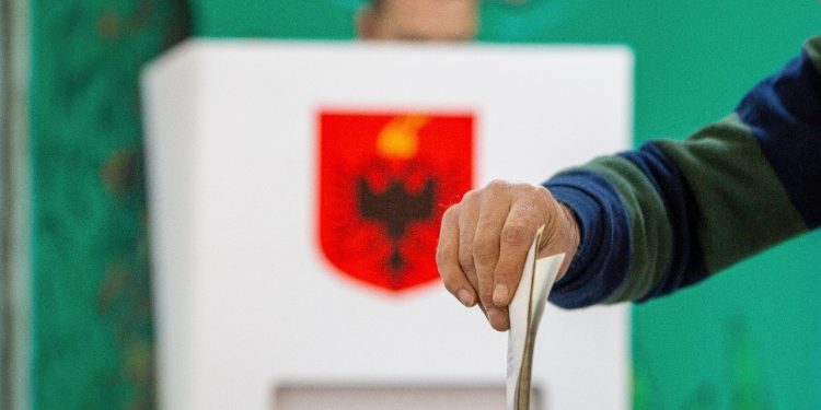 Pogradec: Eksponenti i PD-së godet komisionerin e PS-së